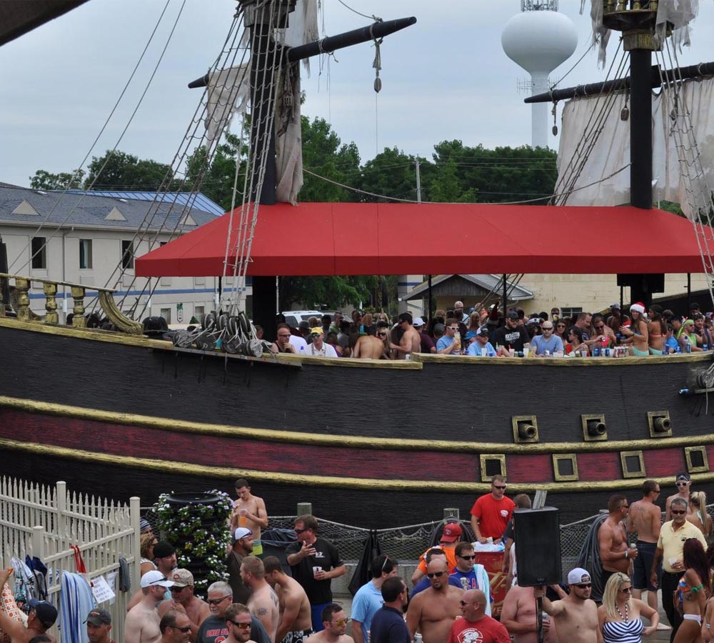 Grand Islander Hotel