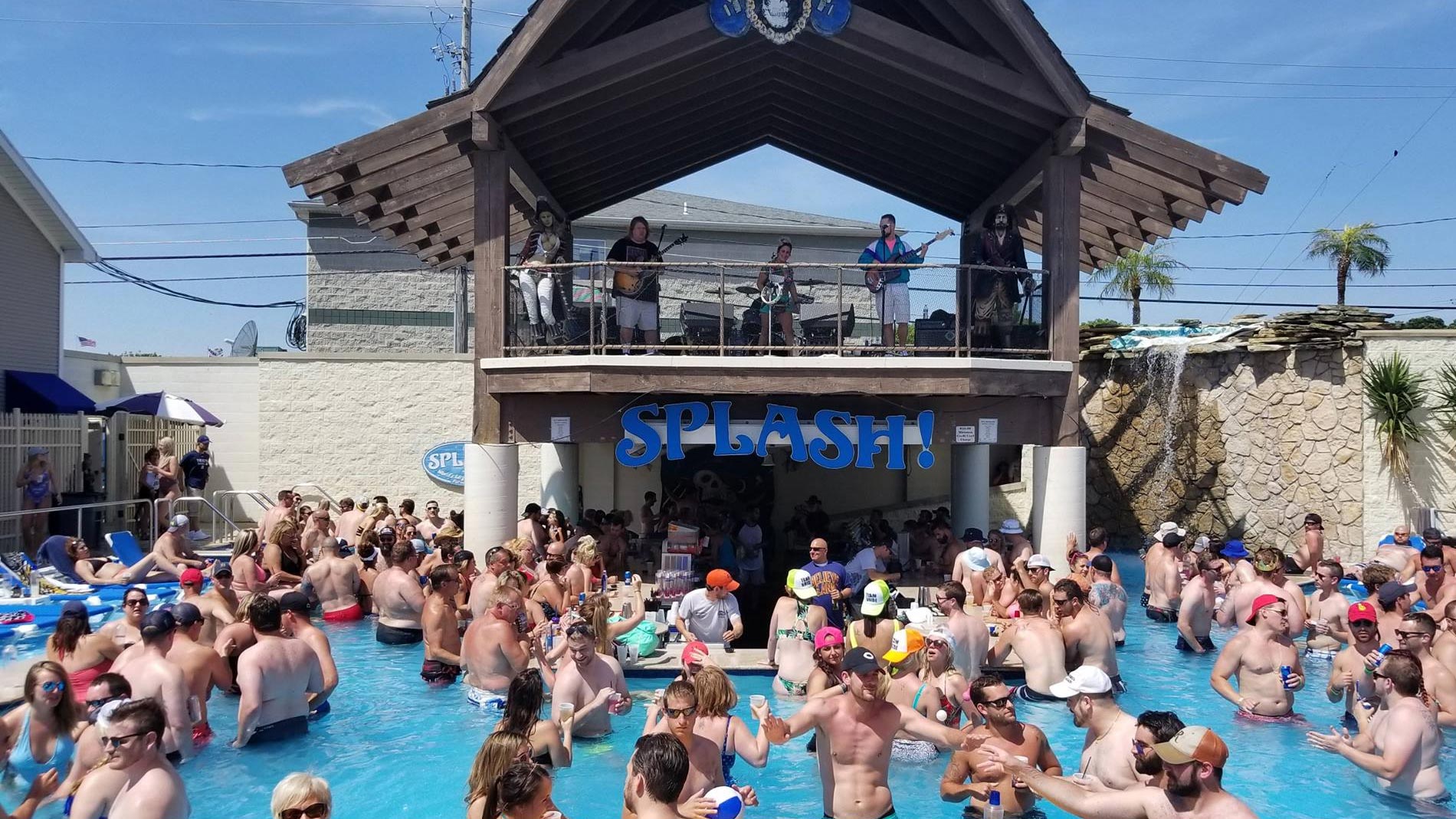 Grand Islander Hotel